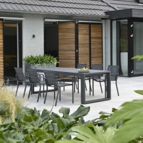 Calpe Stackable Chair met Vitoria Tafel | Borek Parasols & Outdoor Furniture